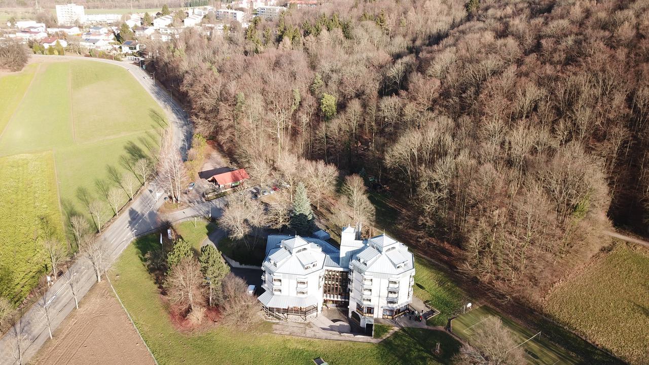 Hellmut-Wassmer-Jugendherberge Loerrach Esterno foto